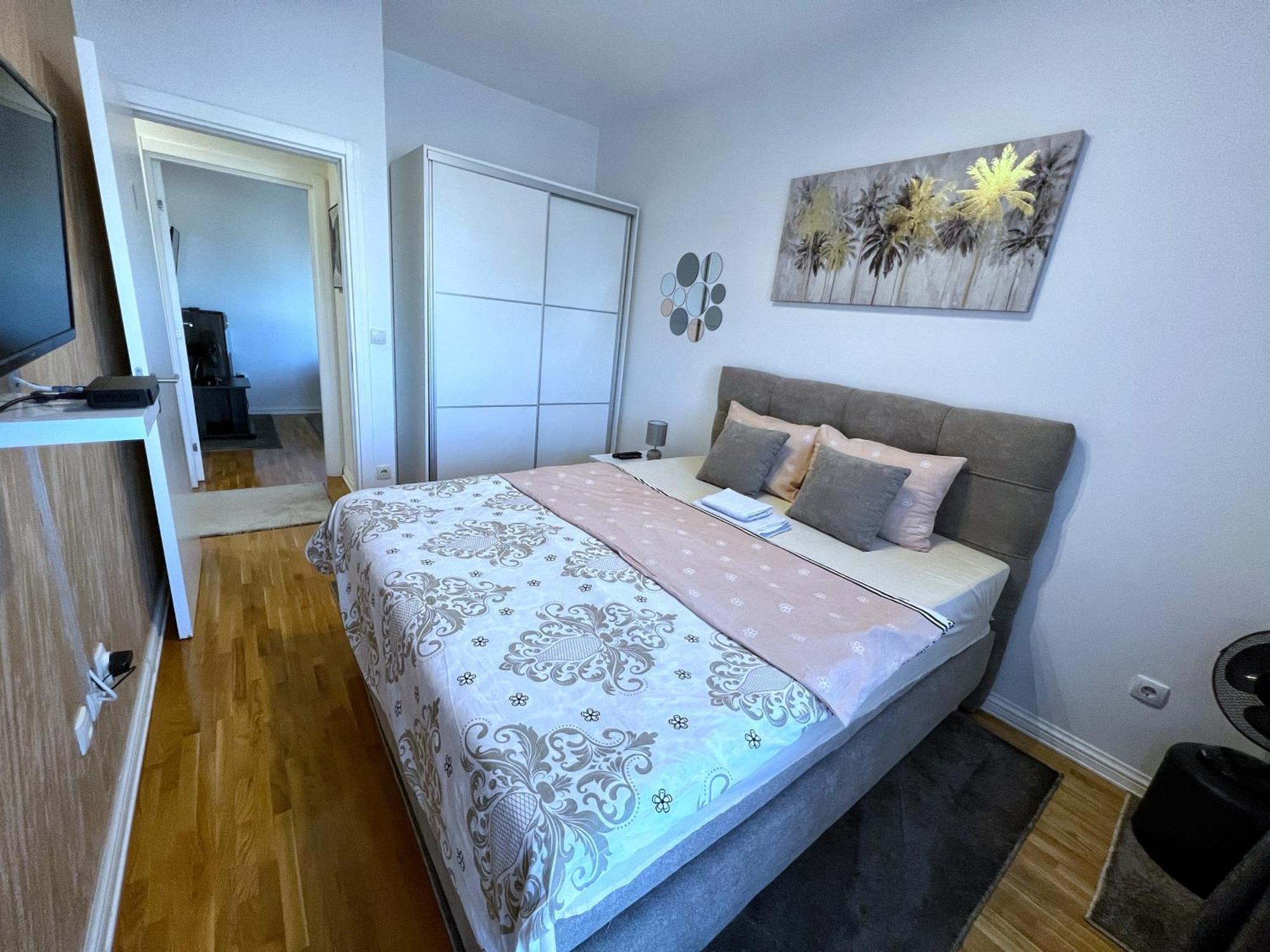 Pleasure Lux1 * Belgrad