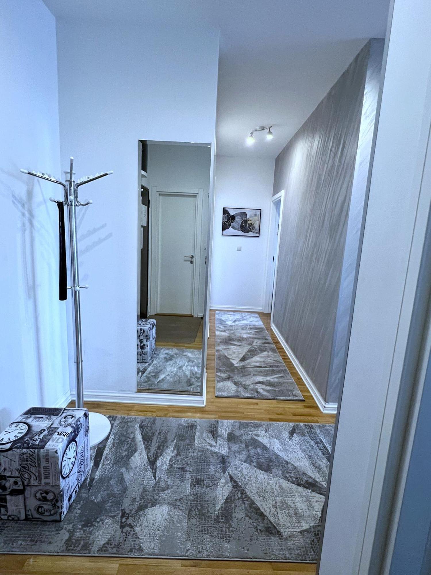 Pleasure Lux1 Belgrad